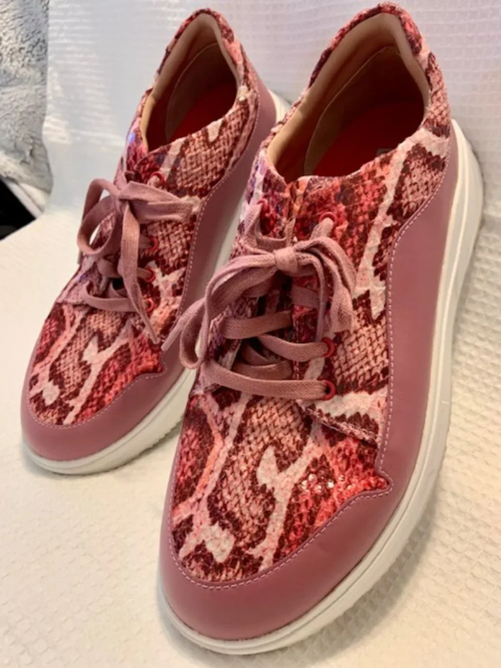 FitFlop FREYA Leather Snake Print Sneakers Heather Pink, Size 8.5